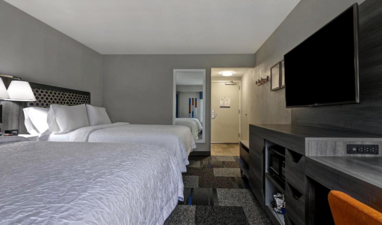 Hampton Downtown 3*